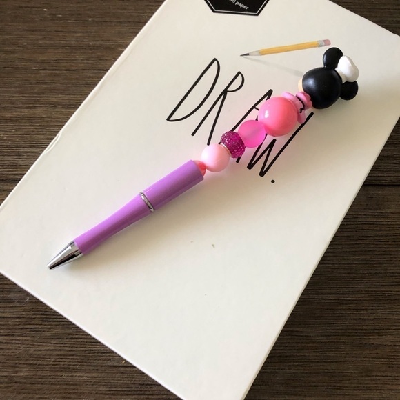 Disney Doorables: Minnie Mouse: baker handmade beaded pen - Picture 3 of 3